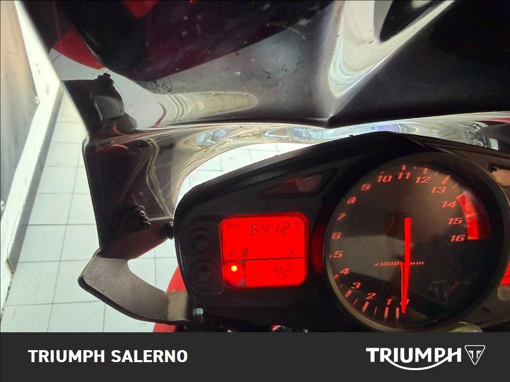 SUZUKI GSR 600 